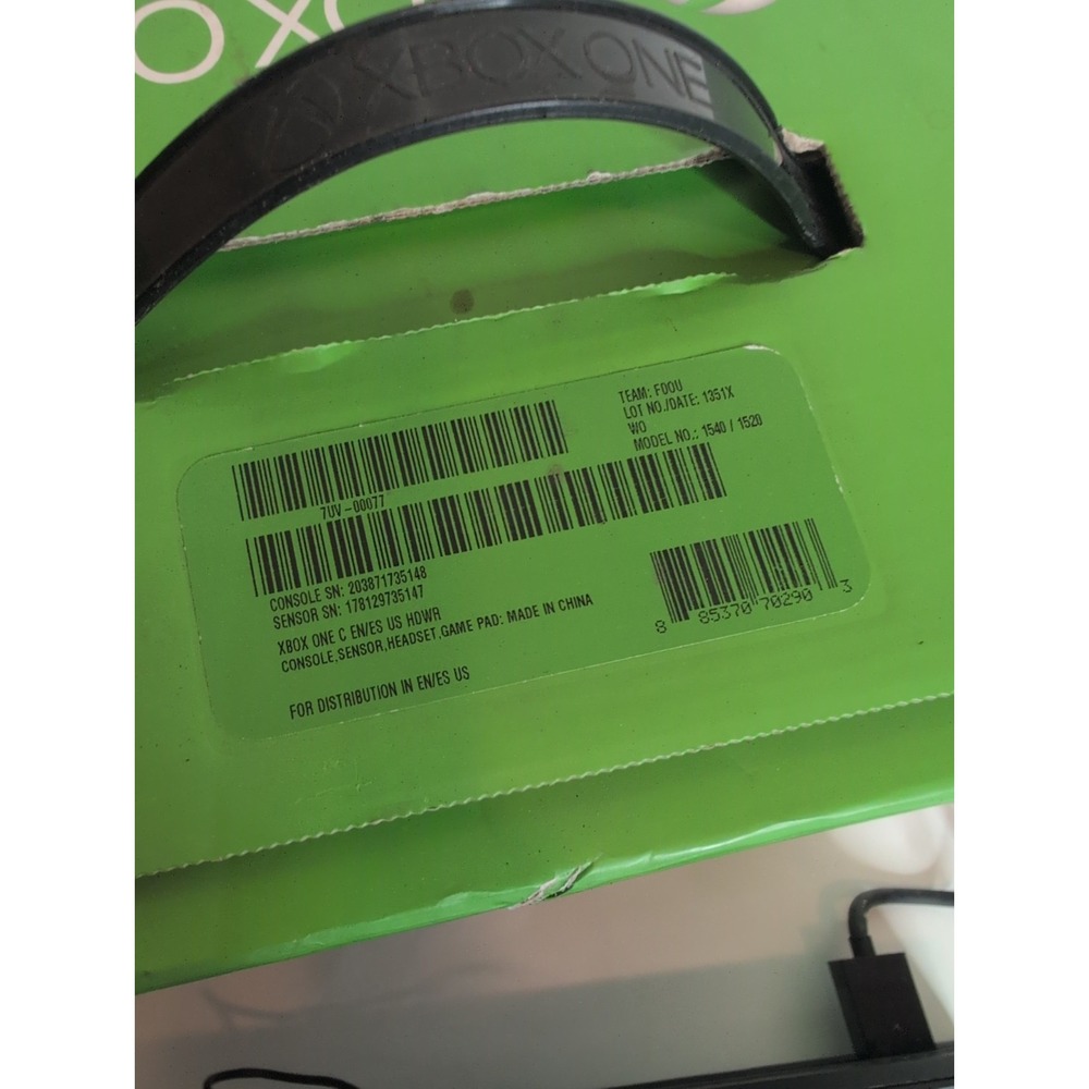 Xbox One Bundle w/ Kinect 4 Controllers 5 Games  1 Power Cord Original Box - Picture 15 of 16